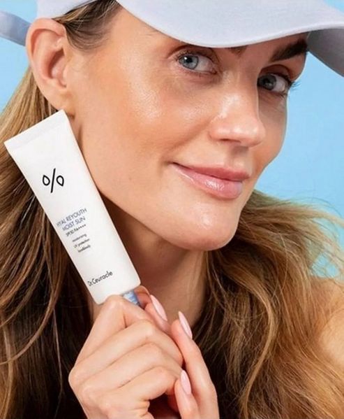 Dr.Ceuracle Hyal Reyouth Moist Sun SPF 50+ / PA++++ Зволожуючий сонцезахисний крем з гіалуроновою кислотою, 50мл 1228 фото