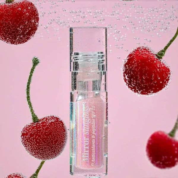 Hugs Mirror Sungloss Heated Cherry SPF 20+ PA++ Сонцезахисний блиск для губ, 5.5мл 2505 фото