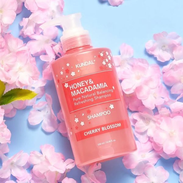 Kundal Gift Edition Cherry Blossom Set Набір засобів по догляду за волоссям, 500мл+500мл 2607 фото
