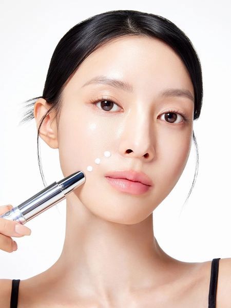 UIQ RejuBiome&trade; EX Lifting Eye Cream Крем для пружності шкіри навколо очей з LED EMS-аплікатором, 15мл 2946 фото