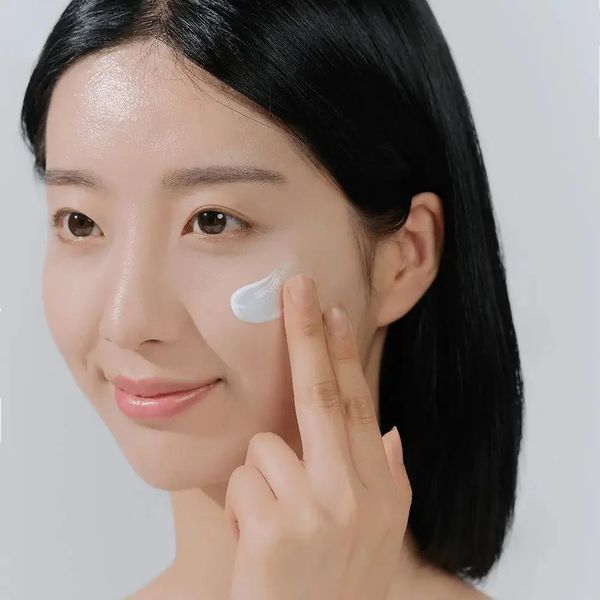 Skin1004 Madagascar Centella Hyalu-cica Water-fit Sun Serum Сироватка для обличчя від сонця з запатентованим космлексом гіалуронової кислоти, 50мл 1420 фото